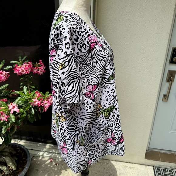 Women's Medical Nursing Scrub. Zebra Print W/Multicolored Butterflies. 2… - Picture 2 of 5